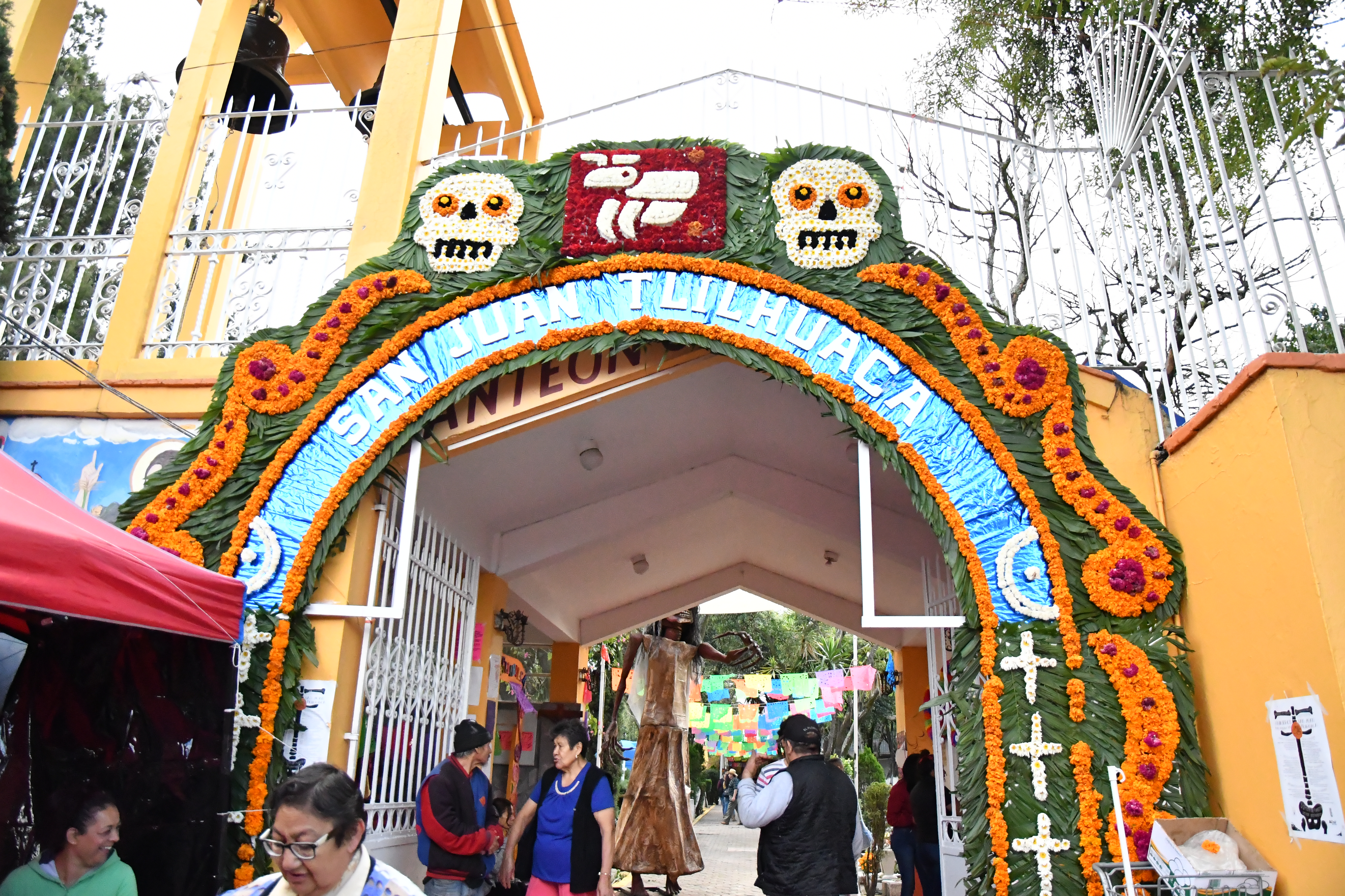Honran a los muertos en San Juan Tlihuaca
