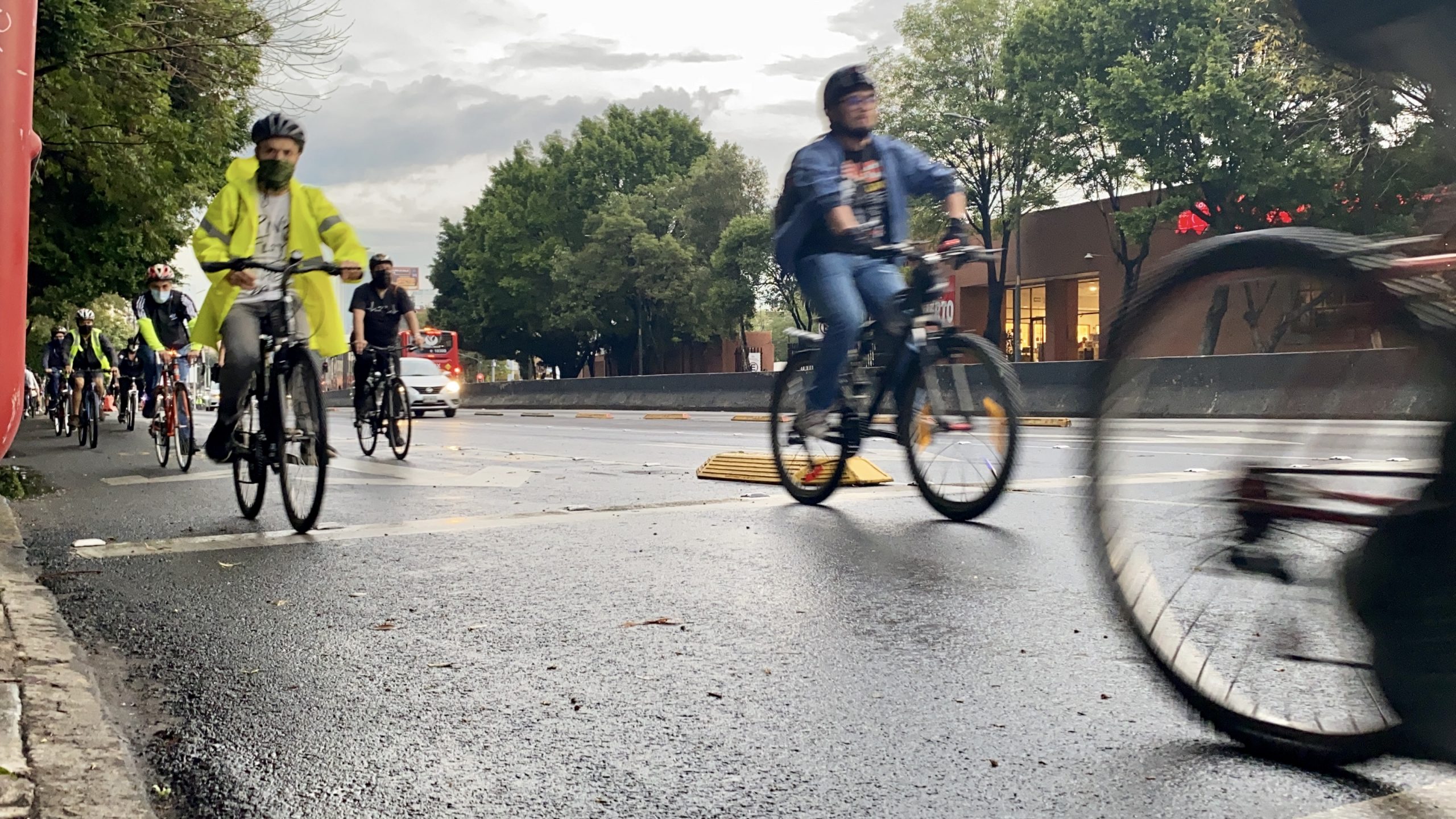 Alcaldía Iztacalco, un horror para los ciclistas y peatones