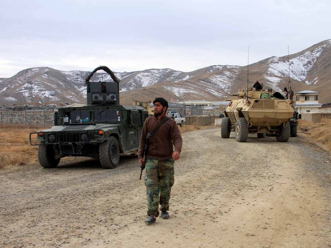 Atentado contra base militar deja al menos 30 muertos en Afganistán