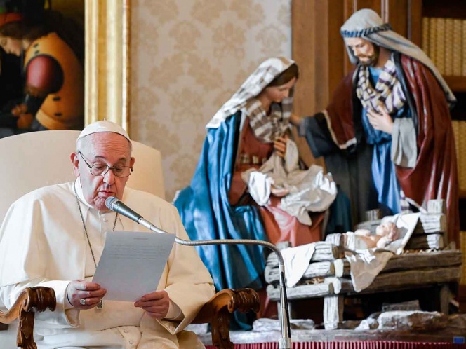 Papa Francisco cumple 84 años; personas sin hogar le dan girasoles