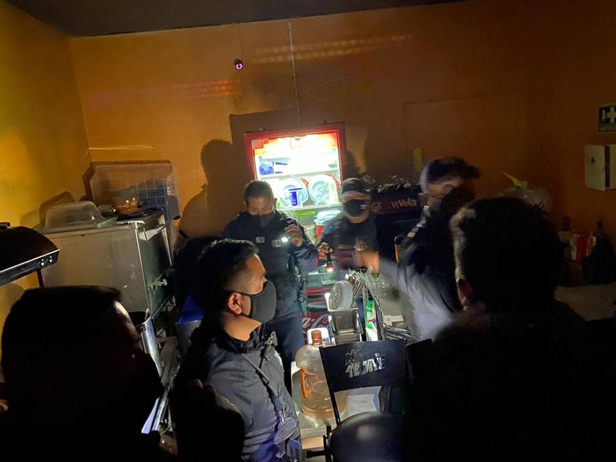 Usaban puerta de ‘refri’ para ingresar a bar en Hidalgo