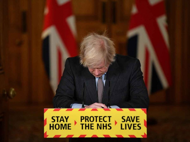 Primer ministro del Reino Unido asume responsabilidad por 100 mil muertes por covid