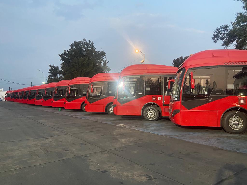 En plena emergencia de movilidad ignora el Gobierno de la CDMX a 17 Metrobuses nuevos de la empresa CTTSA