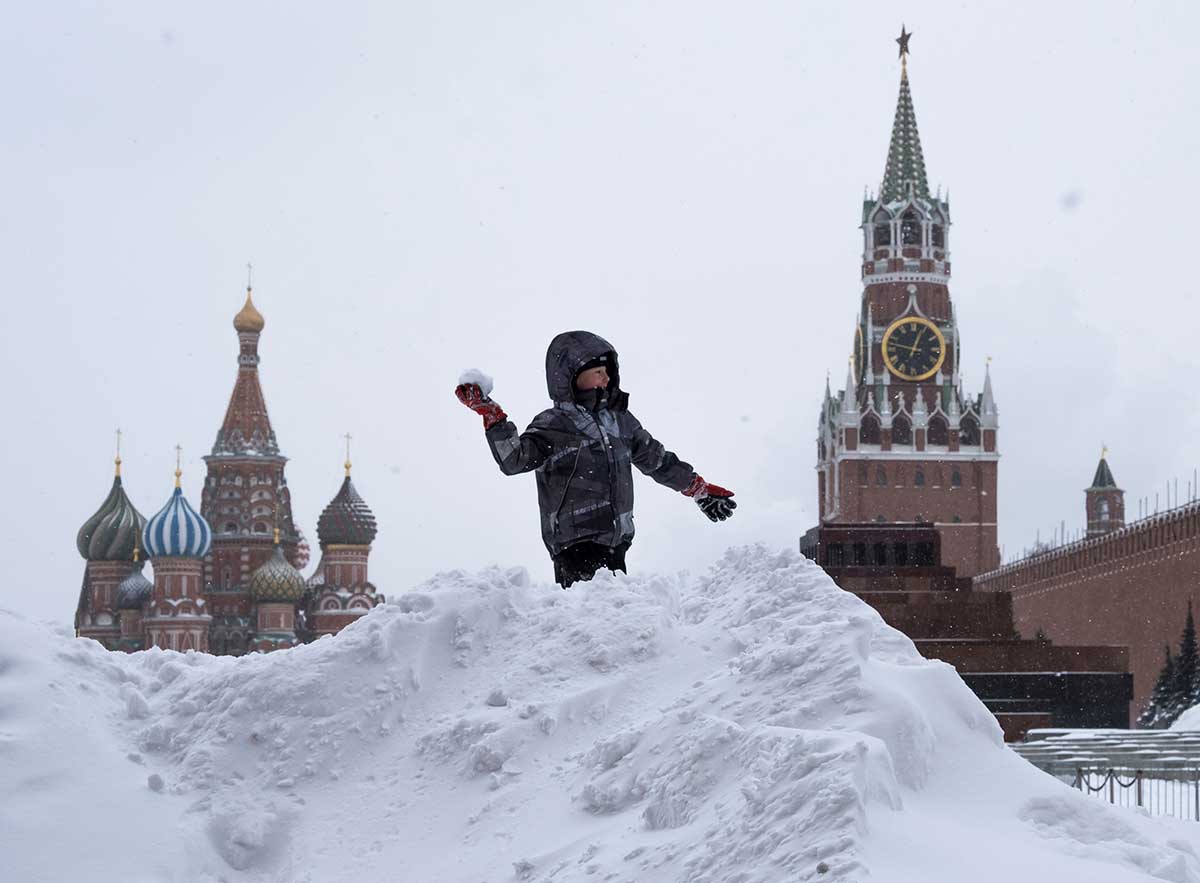 ‘Apocalipsis de nieve’ paraliza Moscú