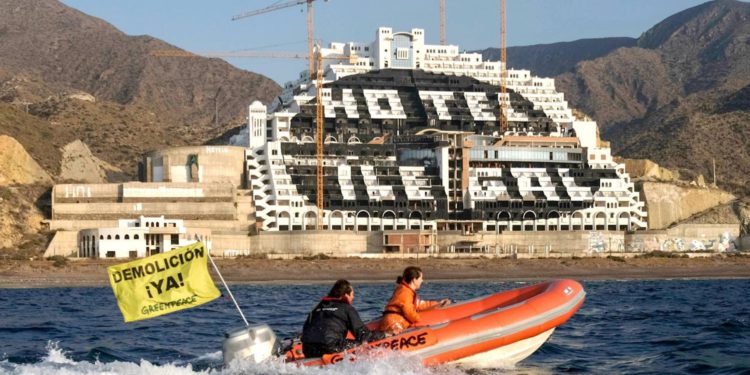 Ejemplar Juicio contra activistas de Greenpeace por daños y desobediencia