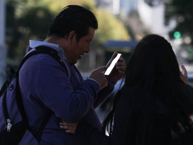 Senado avala entregar datos biométricos al gobierno para uso de celular