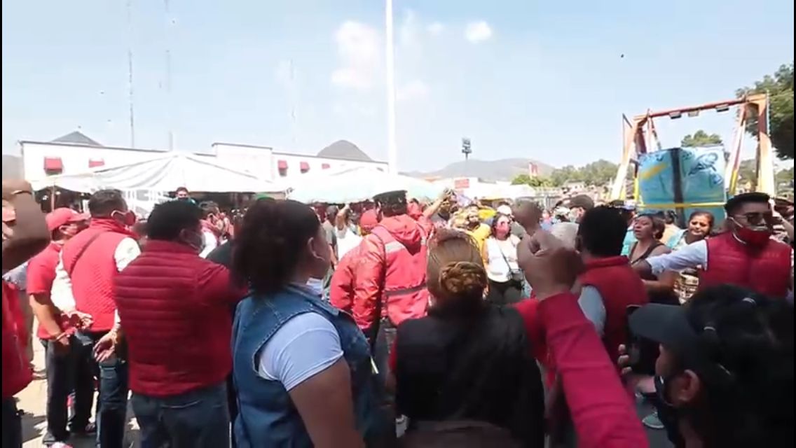 Agreden a ciudadanos y candidato del PRI en Ecatepec en audiencia pública