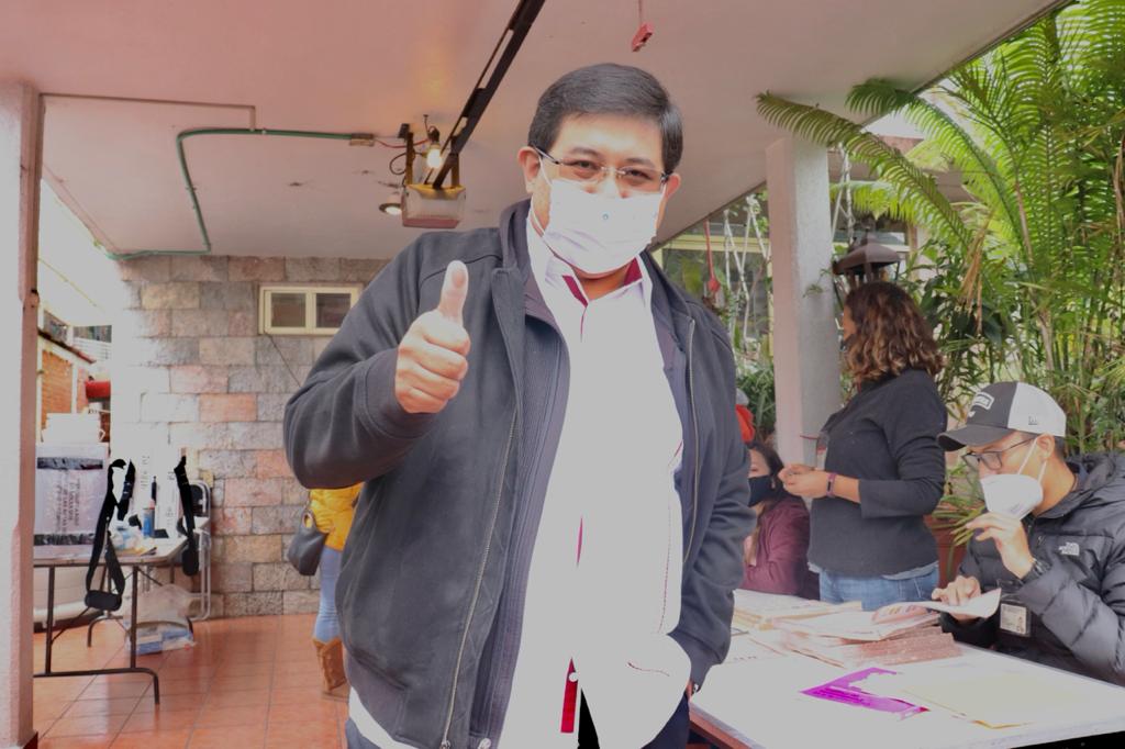 En Xochimilco candidato morenista ejerce derecho a voto