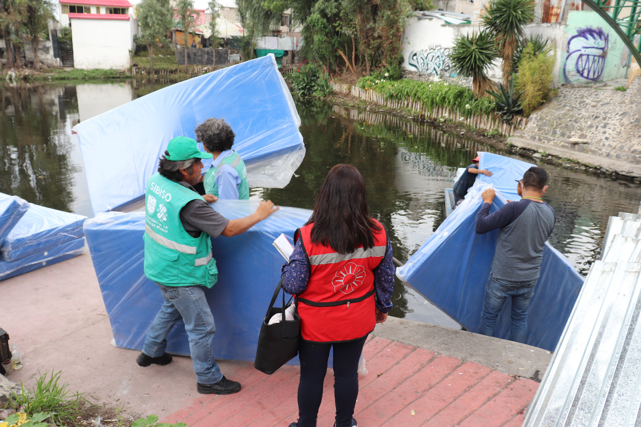 Familias afectadas por incendio reciben ayuda en Xochimilco