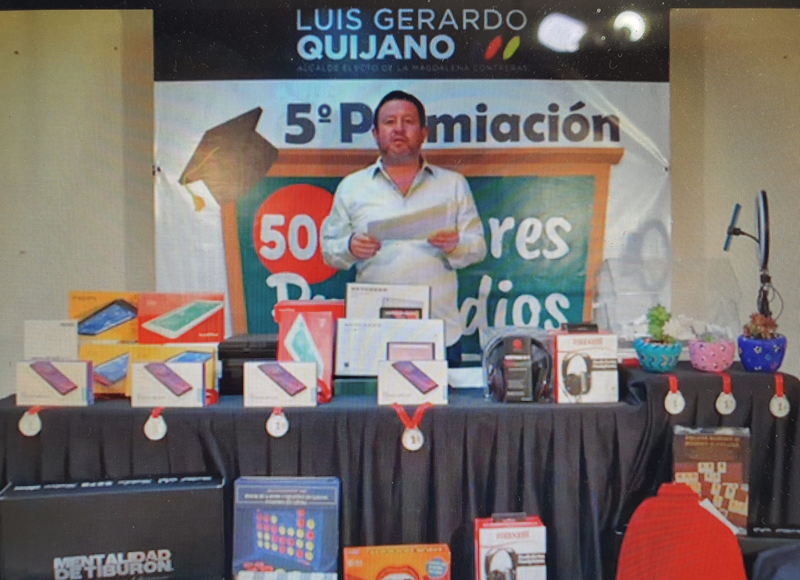 Luis Gerardo ‘El güero’ Quijano premia a 500 niños de la MC con mejores promedios