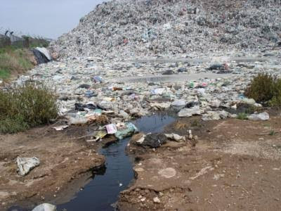 Mortal: lixiviados de basureros “envenenan” aguas de manto freático