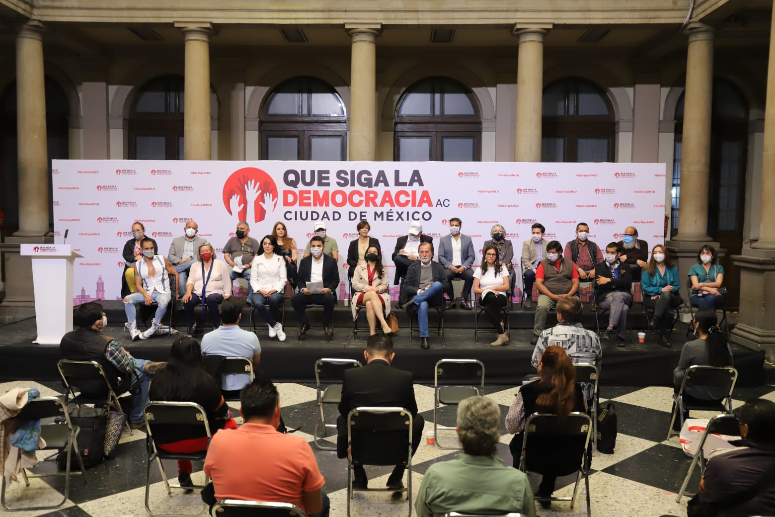 Oligarquía y élite periodística buscan arrebatar el derecho a la revocación de mandato: Epigmenio Ibarra